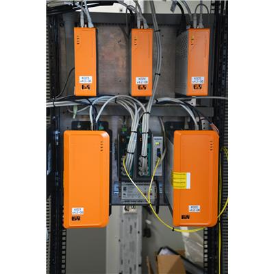 Ogrom mocy obliczeniowej: pięć komputerów przemysłowych firmy B&R gwarantuje niezawodność obsługi HMI i przechowywania danych.