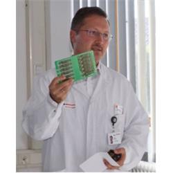 Płytka drukowana zawiera do 1500 komponentów elektronicznych. Na życzenie klienta, oprócz płytek drukowanych Leuze Electronic Assembly wytwarza również kompletne moduły oraz instaluje wymagane podzesp
