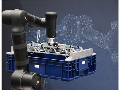 W mobilnej stacji kobotycznej HELDELE można zainstalować każdy z dziesięciu modeli robotów Kassow. (Zdjęcie: HELDELE Automation GmbH)