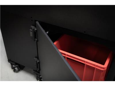 Rys. 3 Drzwi serwisowe z zastosowaniem zawiasów CFSW i CFMW.jpg