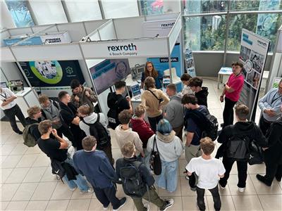 Stoisko firmy Bosch Rexroth na Mistrzostwach (Zdjęcie: Bosch Rexroth Sp. z o.o.) Stoisko firmy Bosch Rexroth na Mistrzostwach (Zdjęcie: Bosch Rexroth Sp. z o.o.)