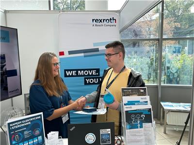 Laureat w konkursie krzyżówkowym Adrian Kędzierawski (Zdjęcie: Bosch Rexroth Sp. z o.o.) Laureat w konkursie krzyżówkowym Adrian Kędzierawski (Zdjęcie: Bosch Rexroth Sp. z o.o.)