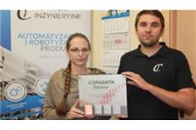 Ewa Biernacka, Grzegorz Matlak trzymający trofeum Ewa Biernacka, Grzegorz Matlak trzymający trofeum
