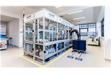 Linia produkcyjna w Factory of the Future Lab 