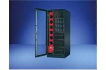 Szafy serwerowe VARISTAR LHX 40 z powietrzno-wodnymi wymiennikami ciepła LHX 40 dla nowoczesnych Data Center
