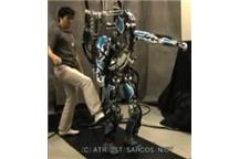 Humanoidalny robot, którego niełatwo przewrócić Humanoidalny robot, którego niełatwo przewrócić