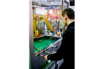 Gra w piłkarzyki z robotem Fanuc