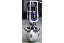 Robot balansuje na kuli [video]