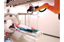 Robot przemysłowy przeprowadza autopsje Robot przemysłowy przeprowadza autopsje