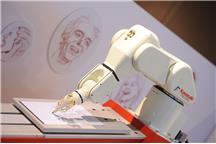 Robot Kawasaki-Portrecista w Centrum Nauki Kopernik