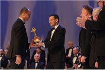 ASTOR Wręczenie nagrody Mateusz Morawiecki Michał Wojtulewicz